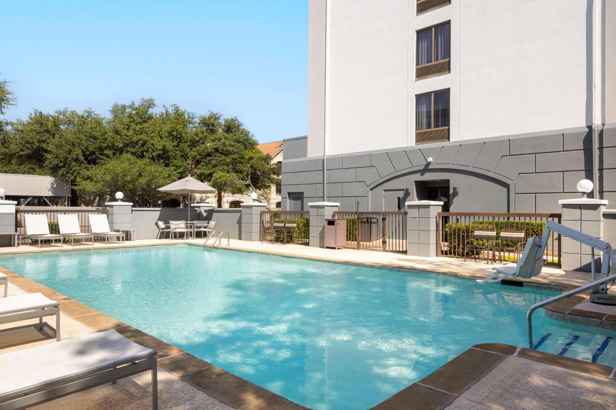 Hyatt Place Dallas North By The Galleria Addison Zewnętrze zdjęcie